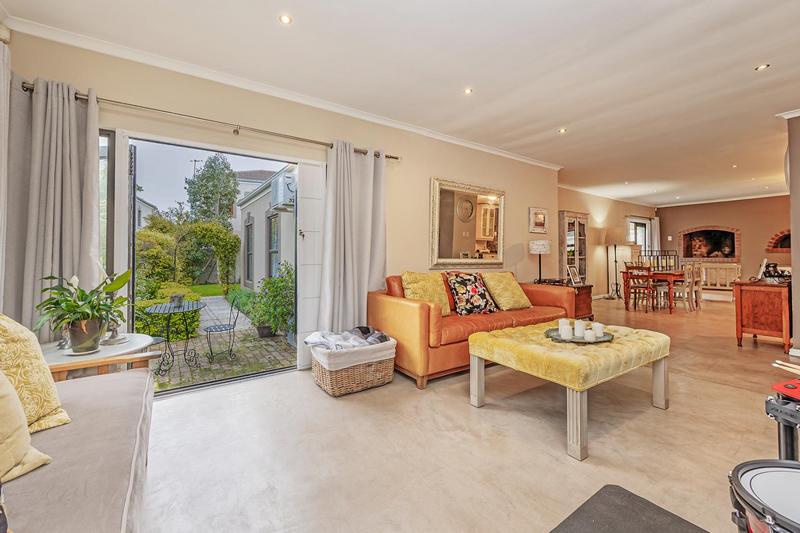 3 Bedroom Property for Sale in Uitzicht Western Cape